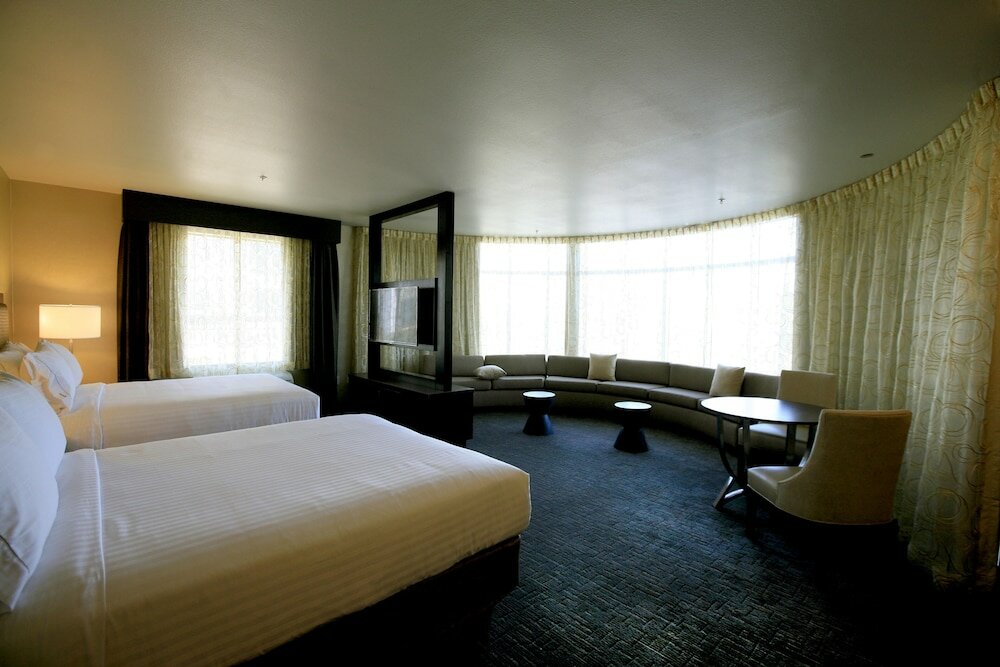 Фото Holiday Inn Express & Suites Anaheim Resort Area, an Ihg Hotel