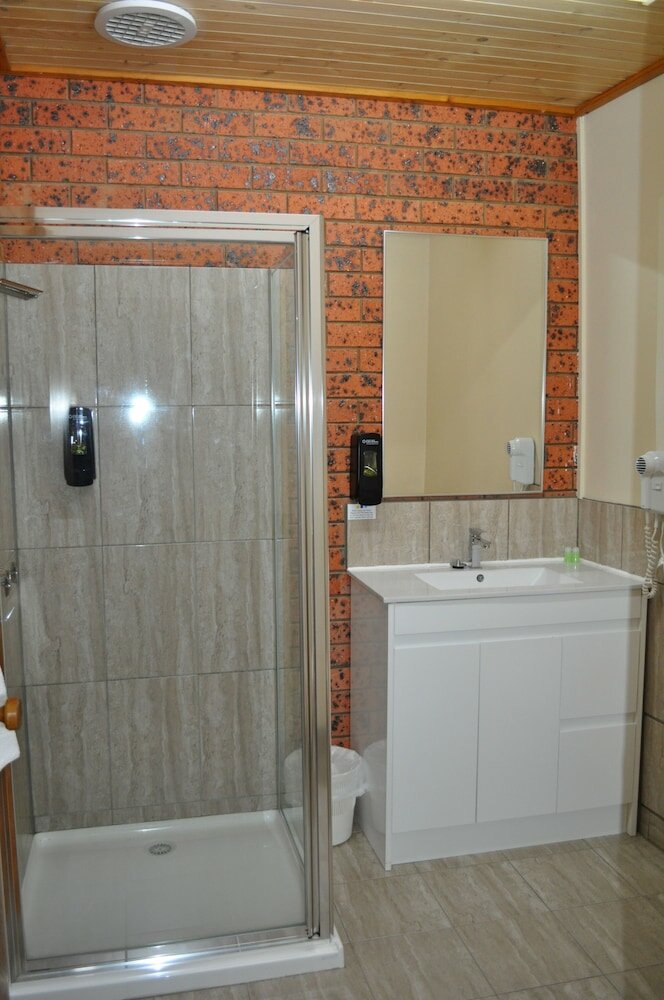 Фото Merrijig Motor Inn Resort