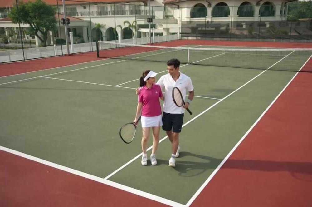 Фото Brunsfield Embassyview Condosuite