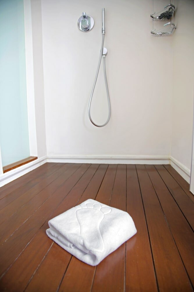 Фото 1866 Court & Suites