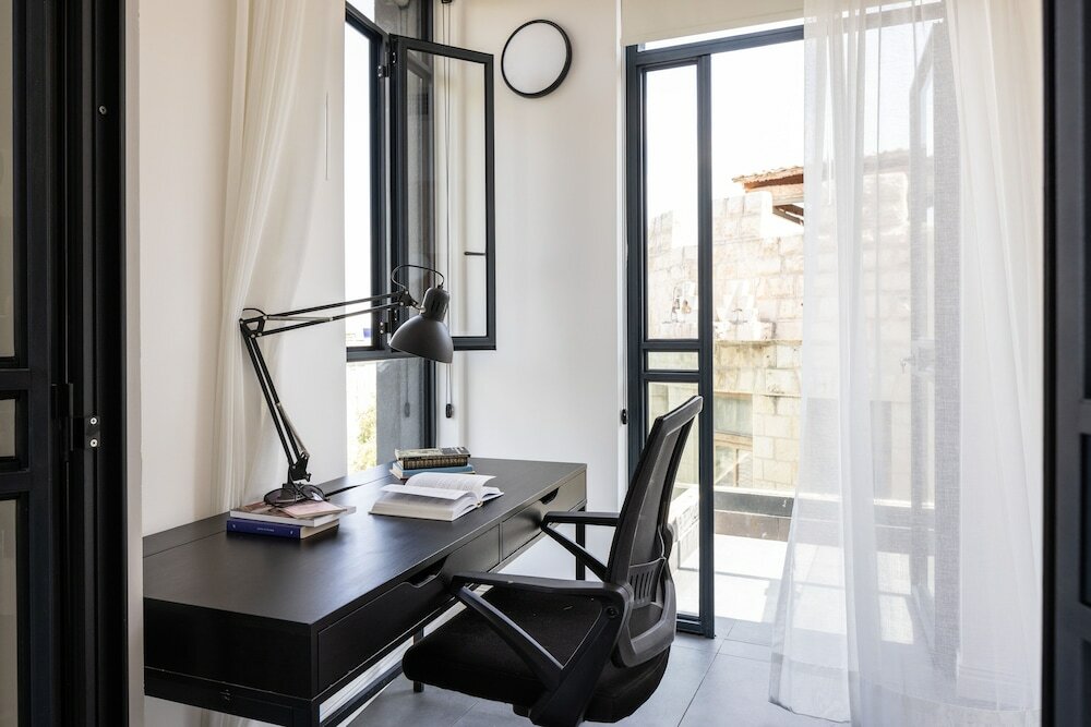 Фото Old Charm & Modern Meets by Sea N' Rent