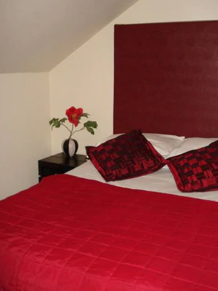 Фото Sandyford Hotel