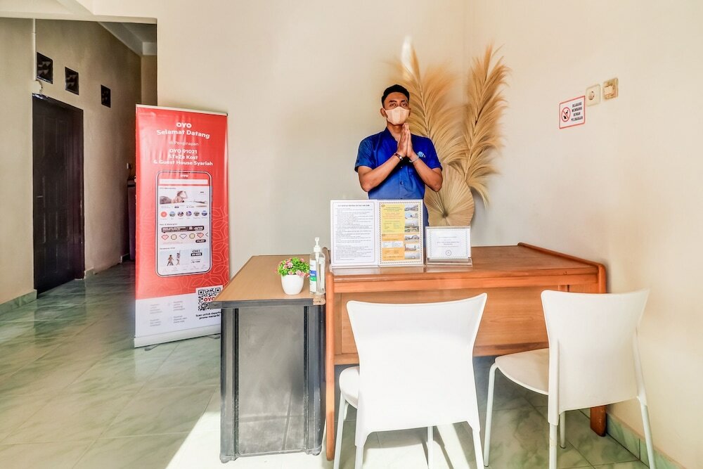 Фото Oyo 91021 Steze Kost & Guest House