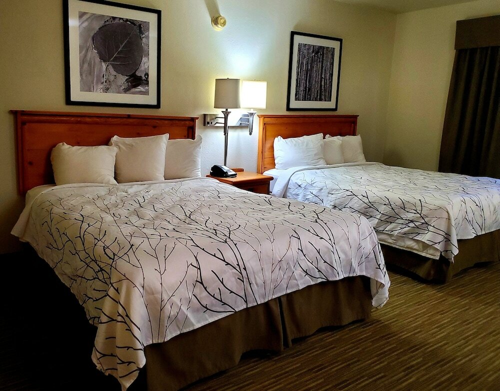 Фото Days Inn and Suites by Wyndham Downtown Missoula-University