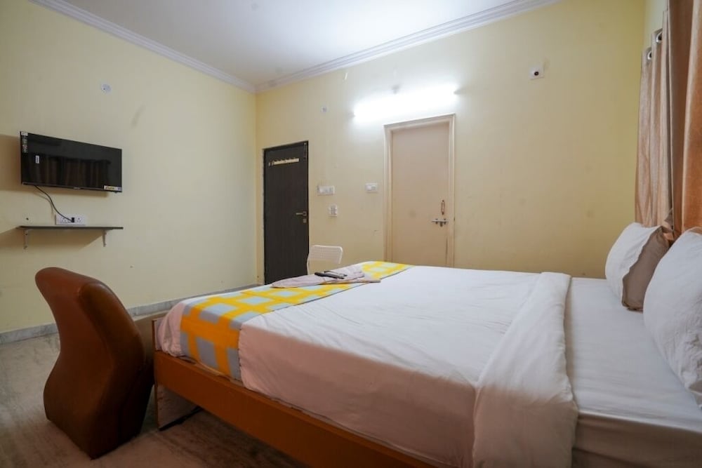 Фото IROOMZ Kalyan Residency