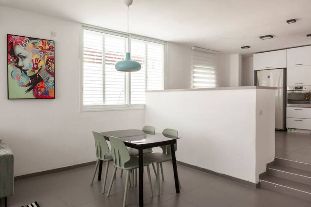 Фото Amazing Apt Bat-Yam Near Beach