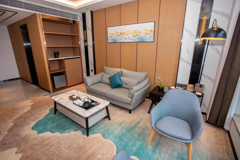 Фото LC International Hotel