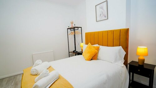 Гостиница Cozy 2 bed Apt with Private Garden