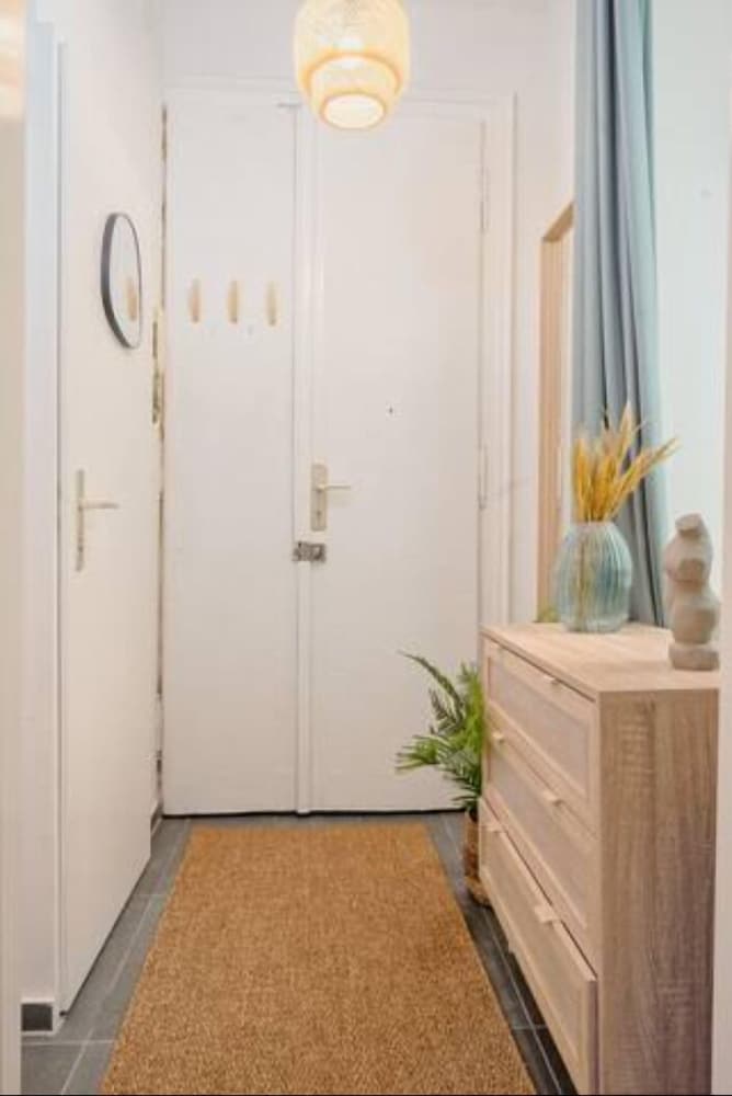 Фото Designer Apartment - 5 min to Center