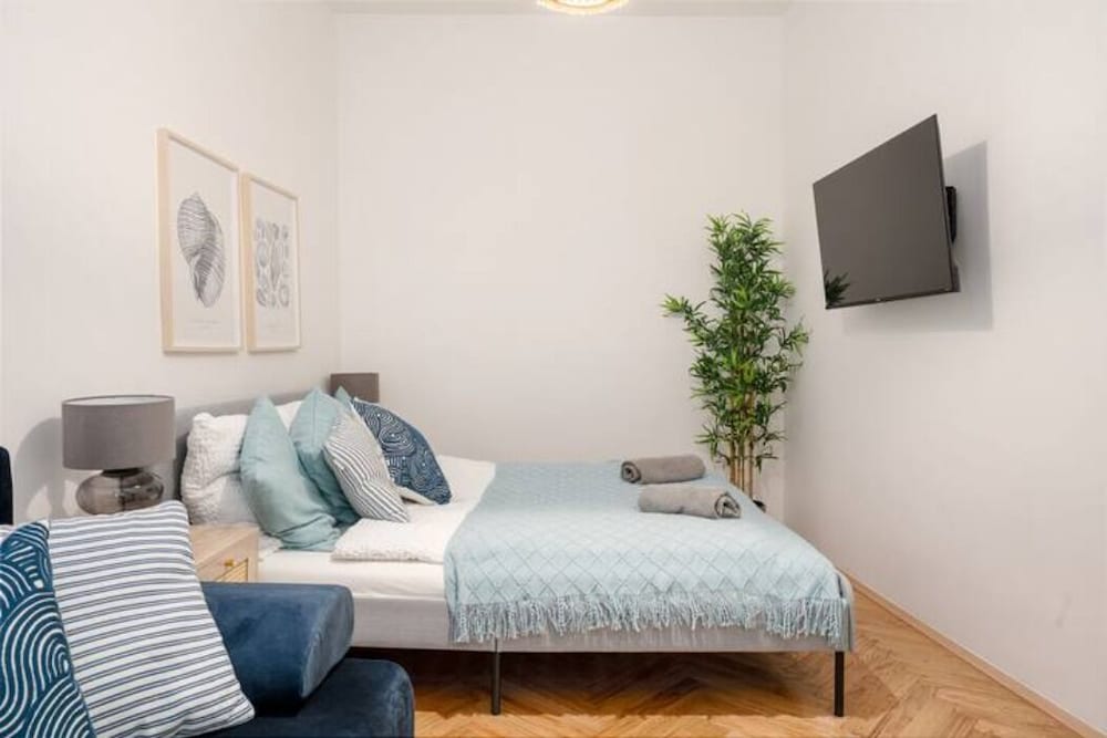 Фото Designer Apartment - 5 min to Center