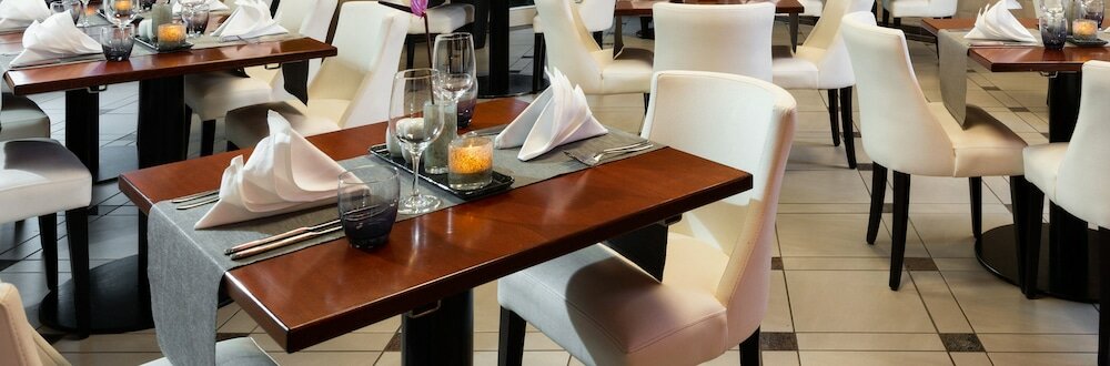 Фото Leonardo Hotel Köln