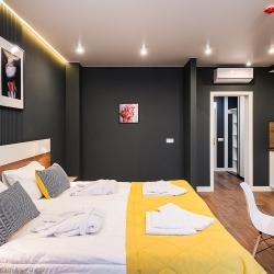 Фото Демократ на Краснопутиловской 111