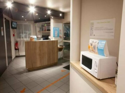 Гостиница Kyriad Direct Clermont Ferrand Nord - Gerzat в Клермон-Ферране