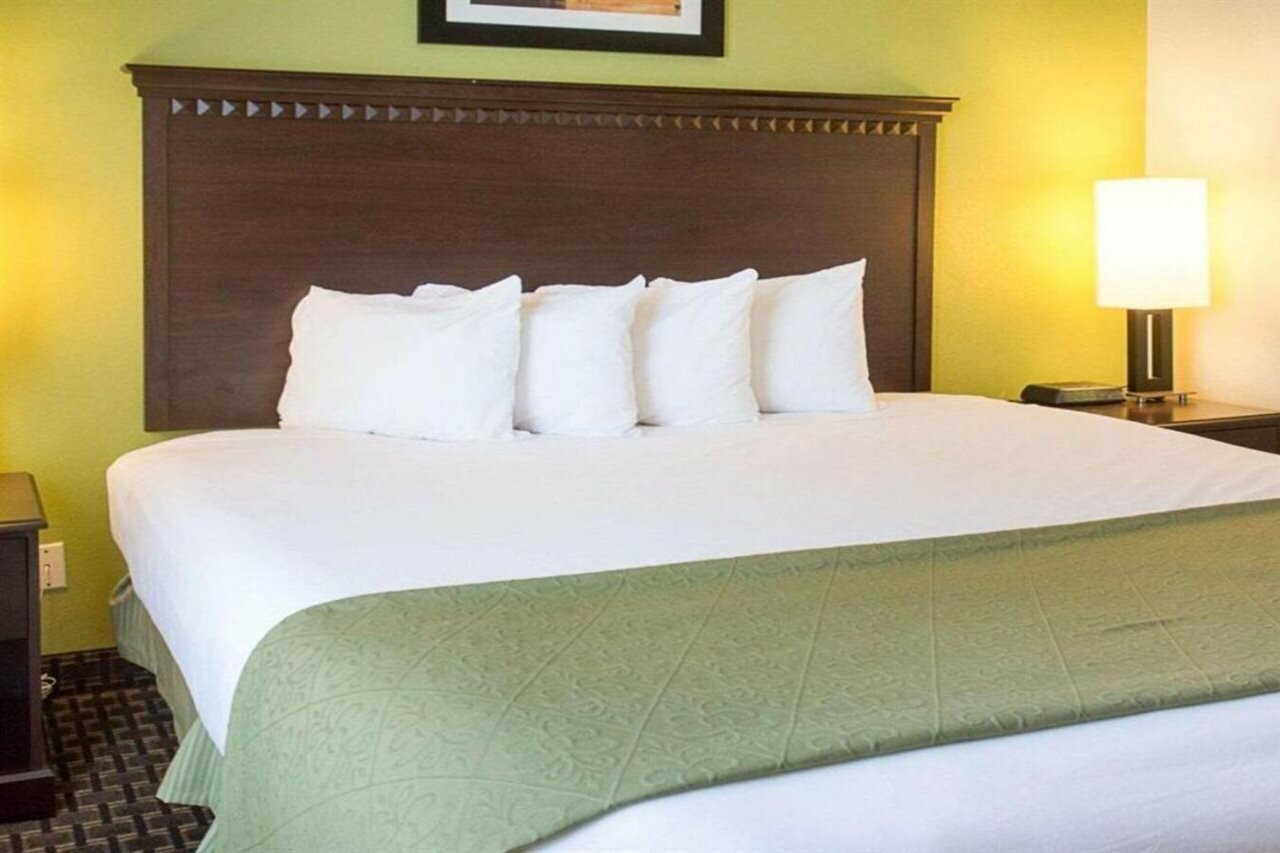 Фото Quality Inn and Suites