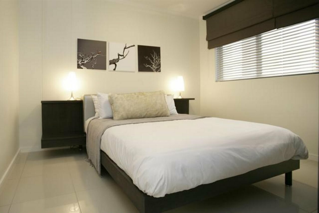 Фото The Nicol Hotel and Apartments