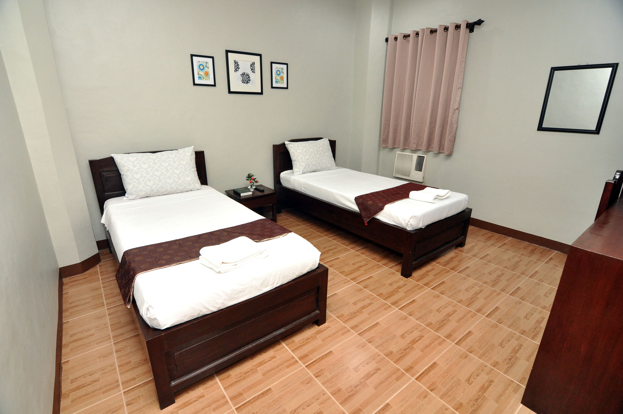 Фото Harbour Gardens Tourist Inn