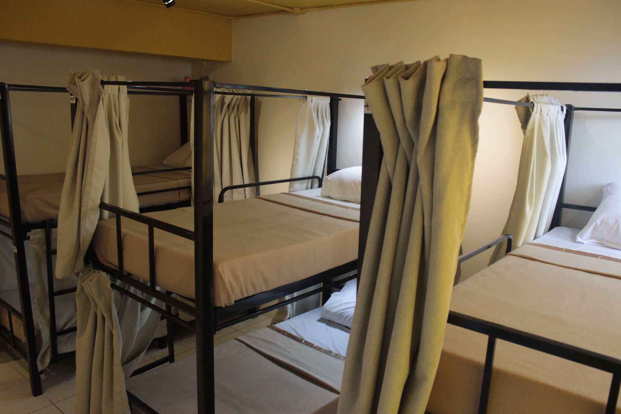 Фото Bgc Hostel And Dorm - Qc