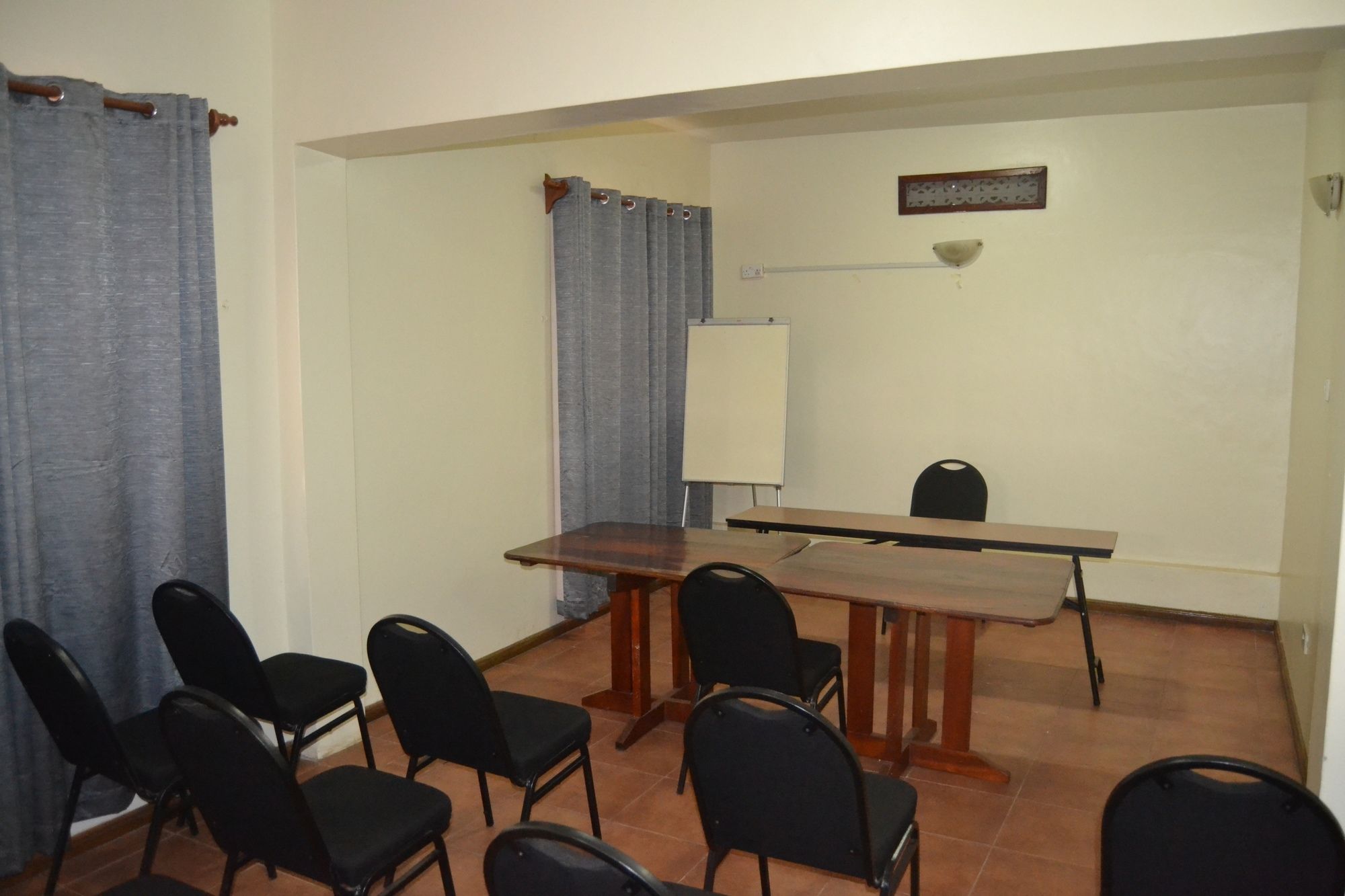 Фото Raja Excelsior Hotel