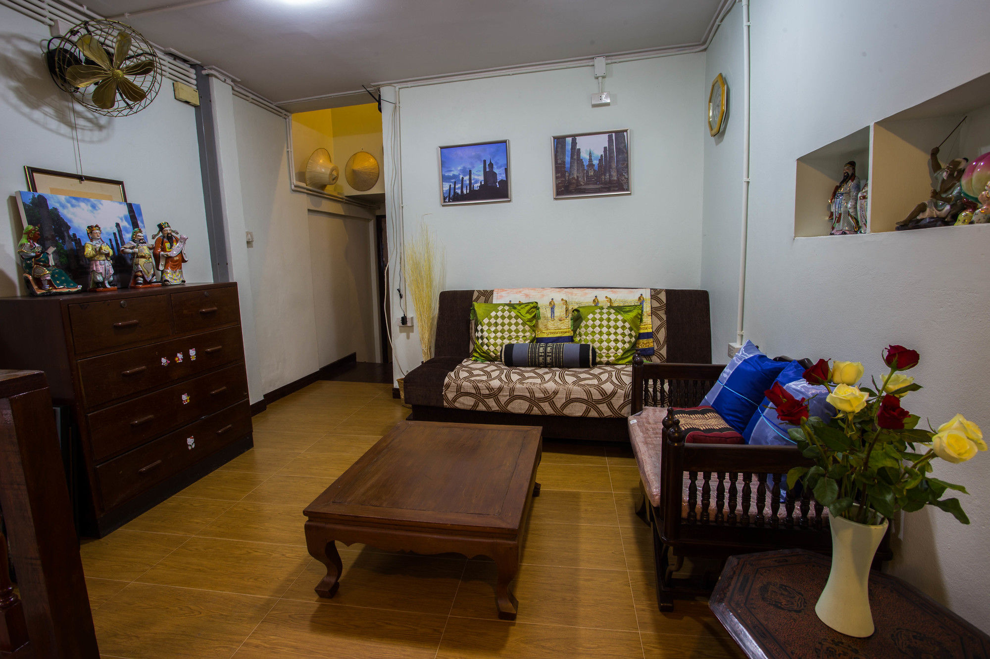 Фото Baan Gaysorn Hostel