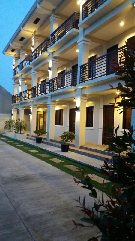 Гостиница Veranda Residence Inn в Таклобане