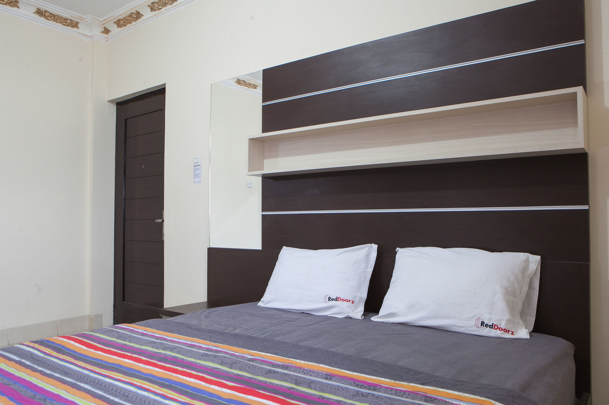 Фото RedDoorz Plus near Isola Upi