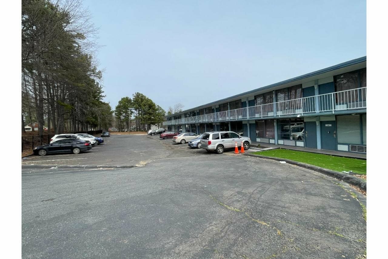 Фото Lamplighter Inn by Oyo Charlotte Airport Area