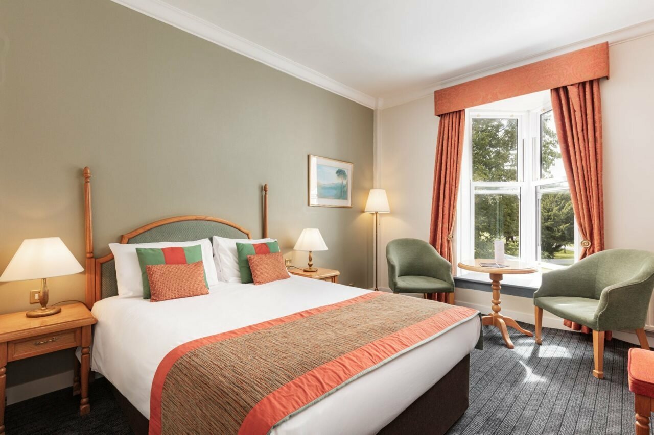 Фото Coulsdon Manor Hotel and Golf Club