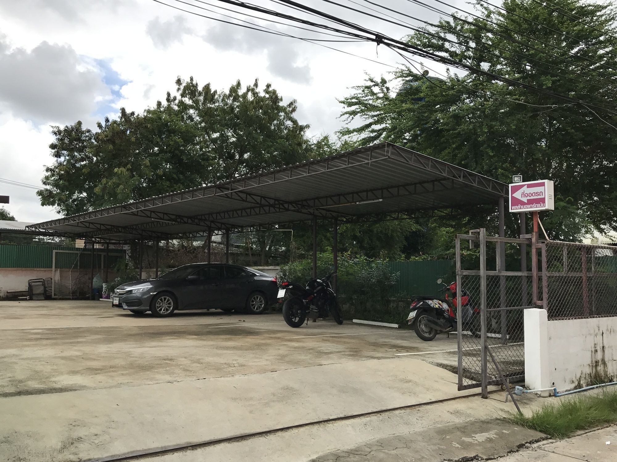 Фото Ponlaan Apartment