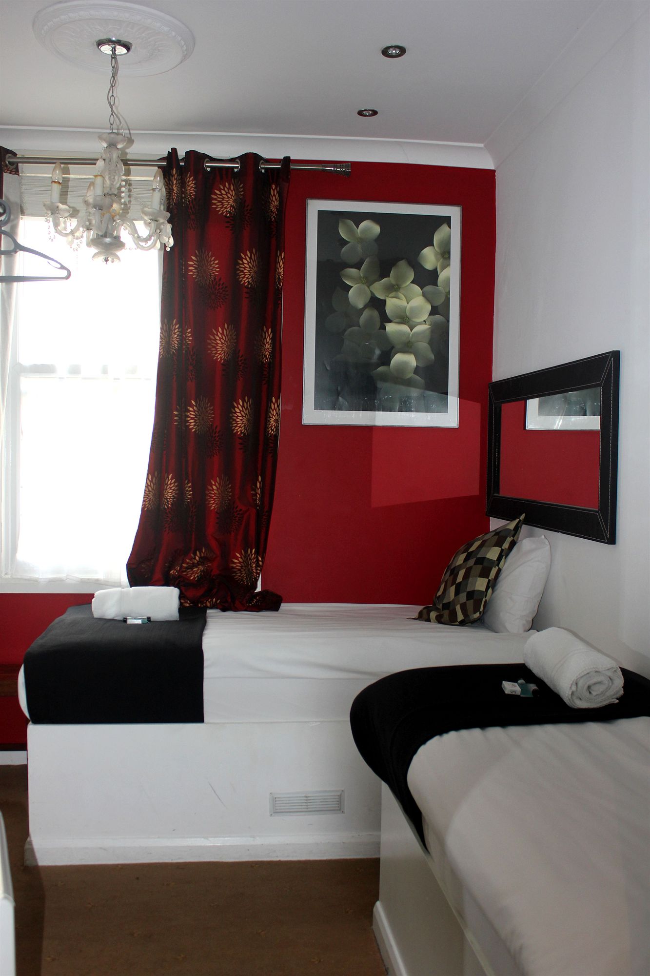 Фото Chester Hotel