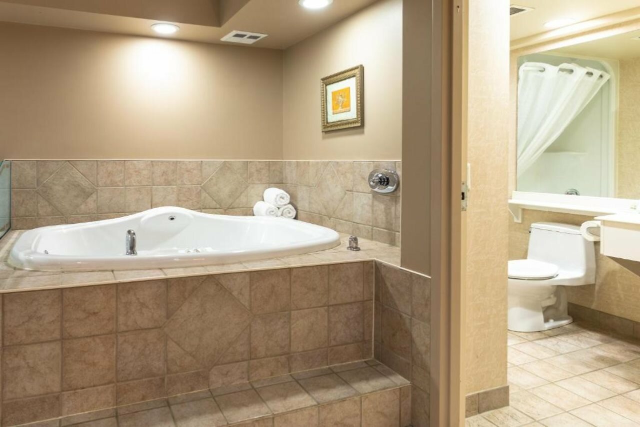 Фото Royal West Edmonton, trademark Collection