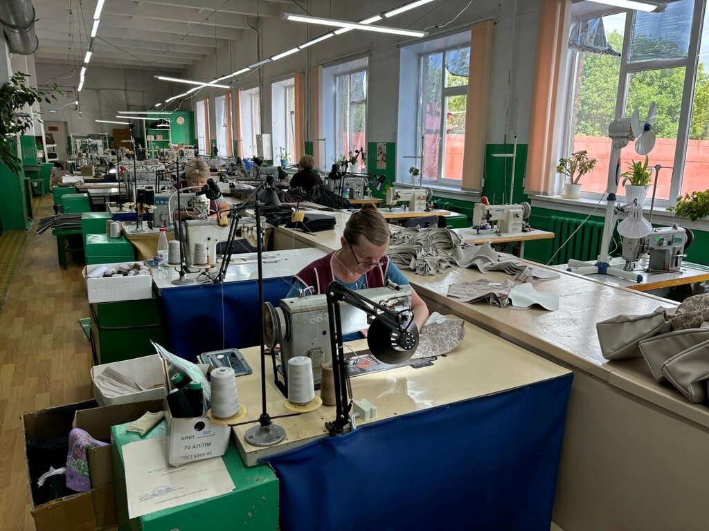 متجر البضائع الجافة Neftekamskaya kozhgalantereynaya fabrika ، ، صورة