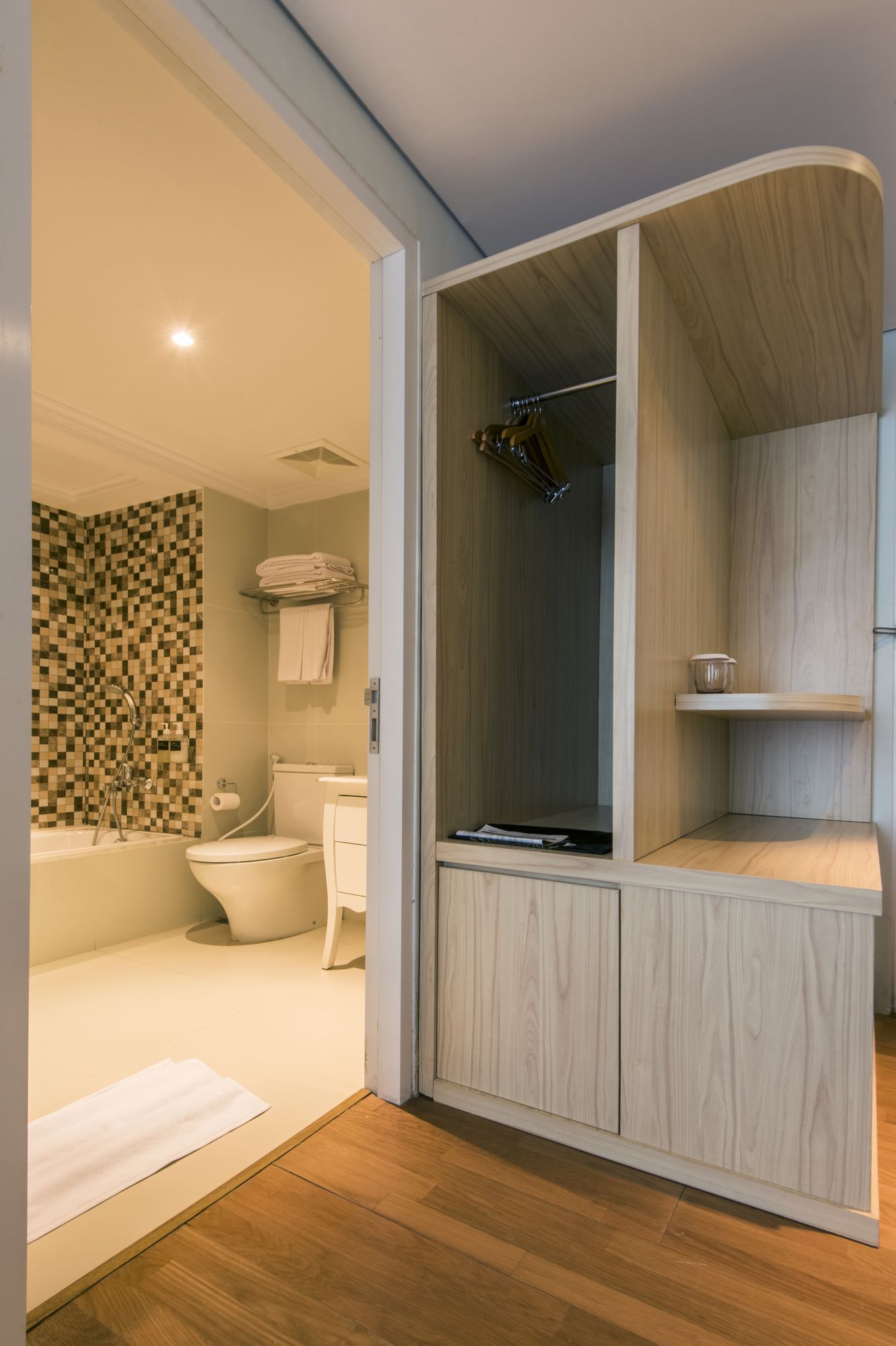 Фото Yan's House Hotel