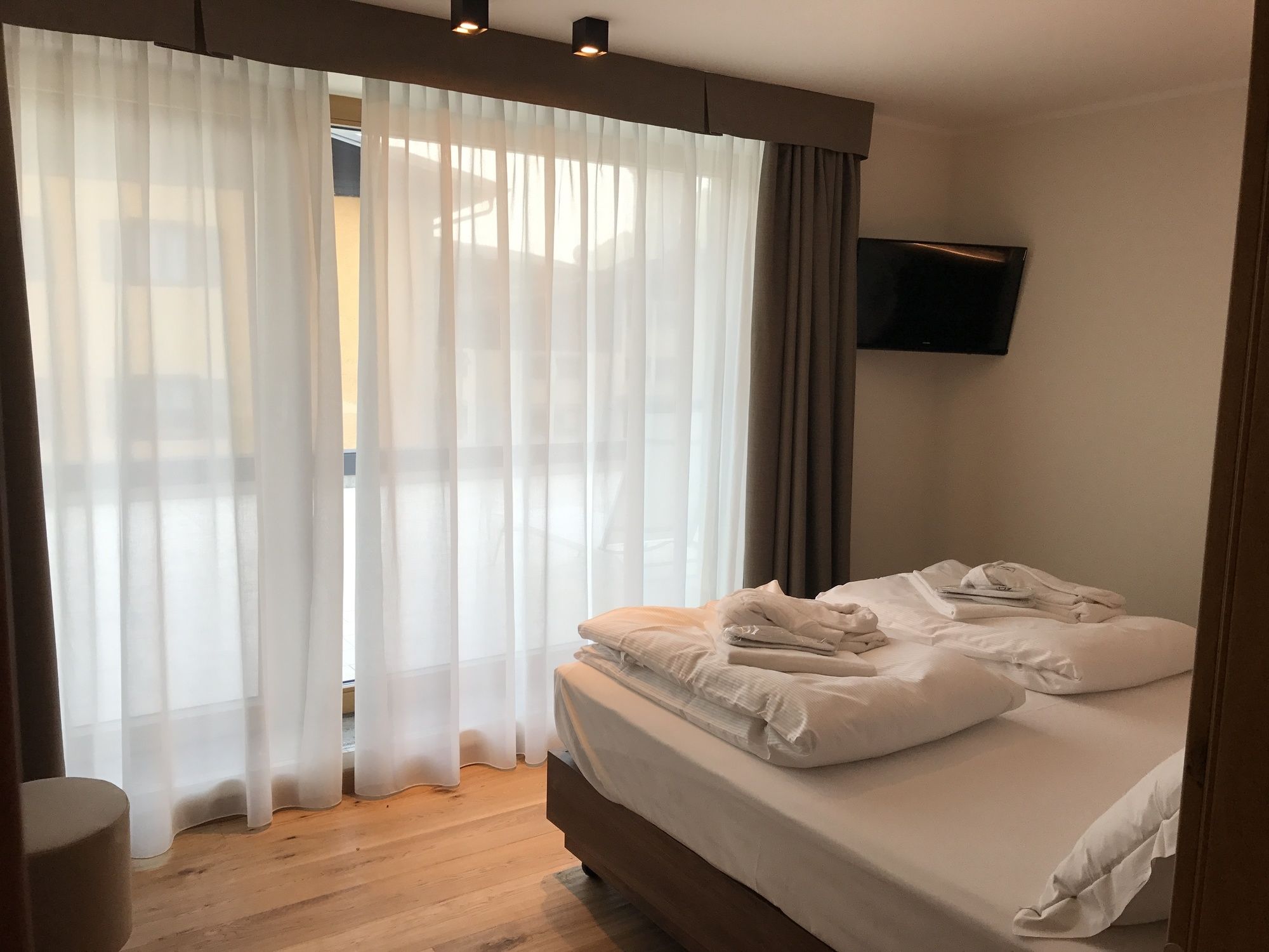 Фото Dolomeet Boutique Hotel