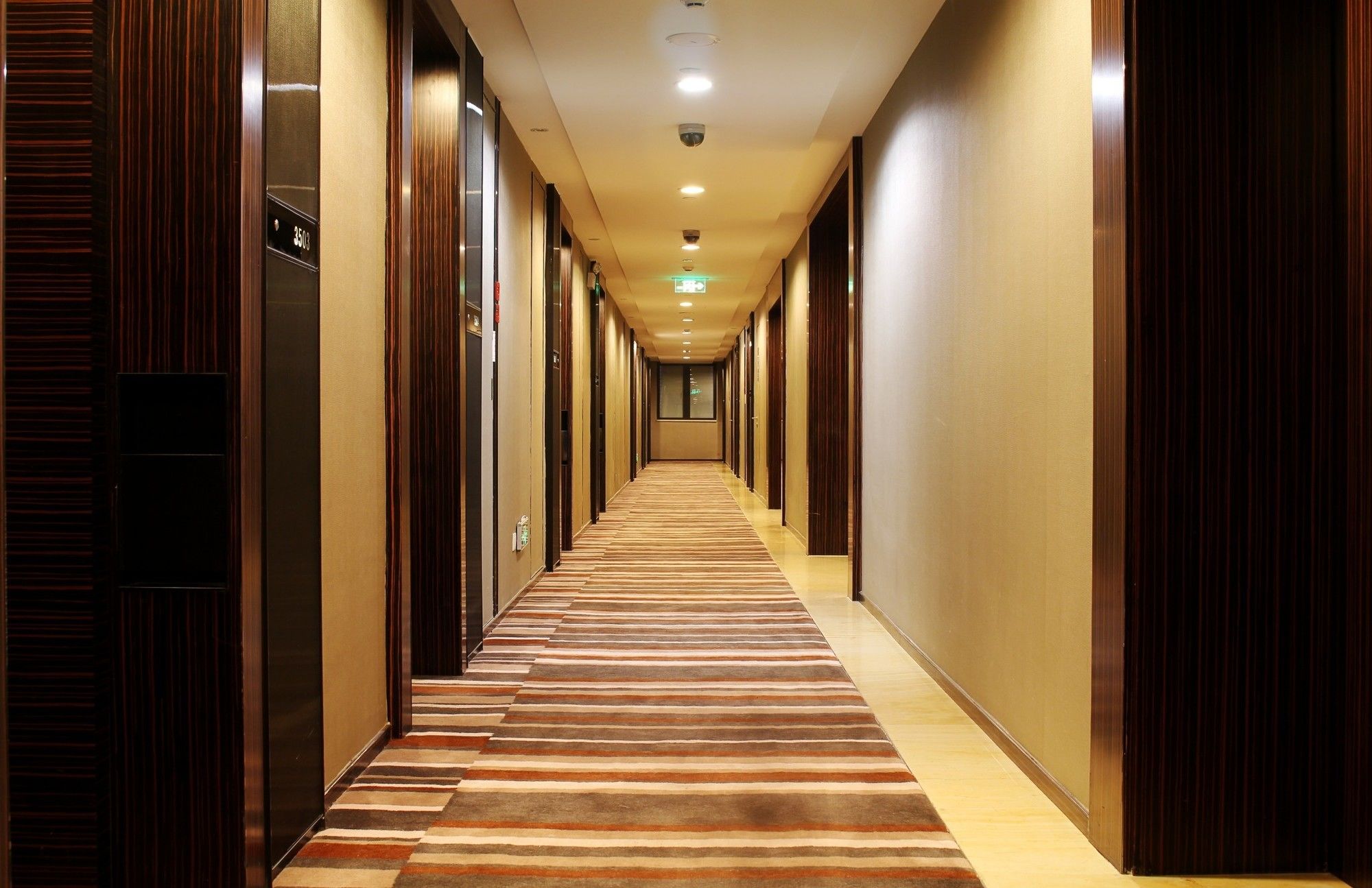 Фото Yicheng Apartment PaZhou Poly World Center