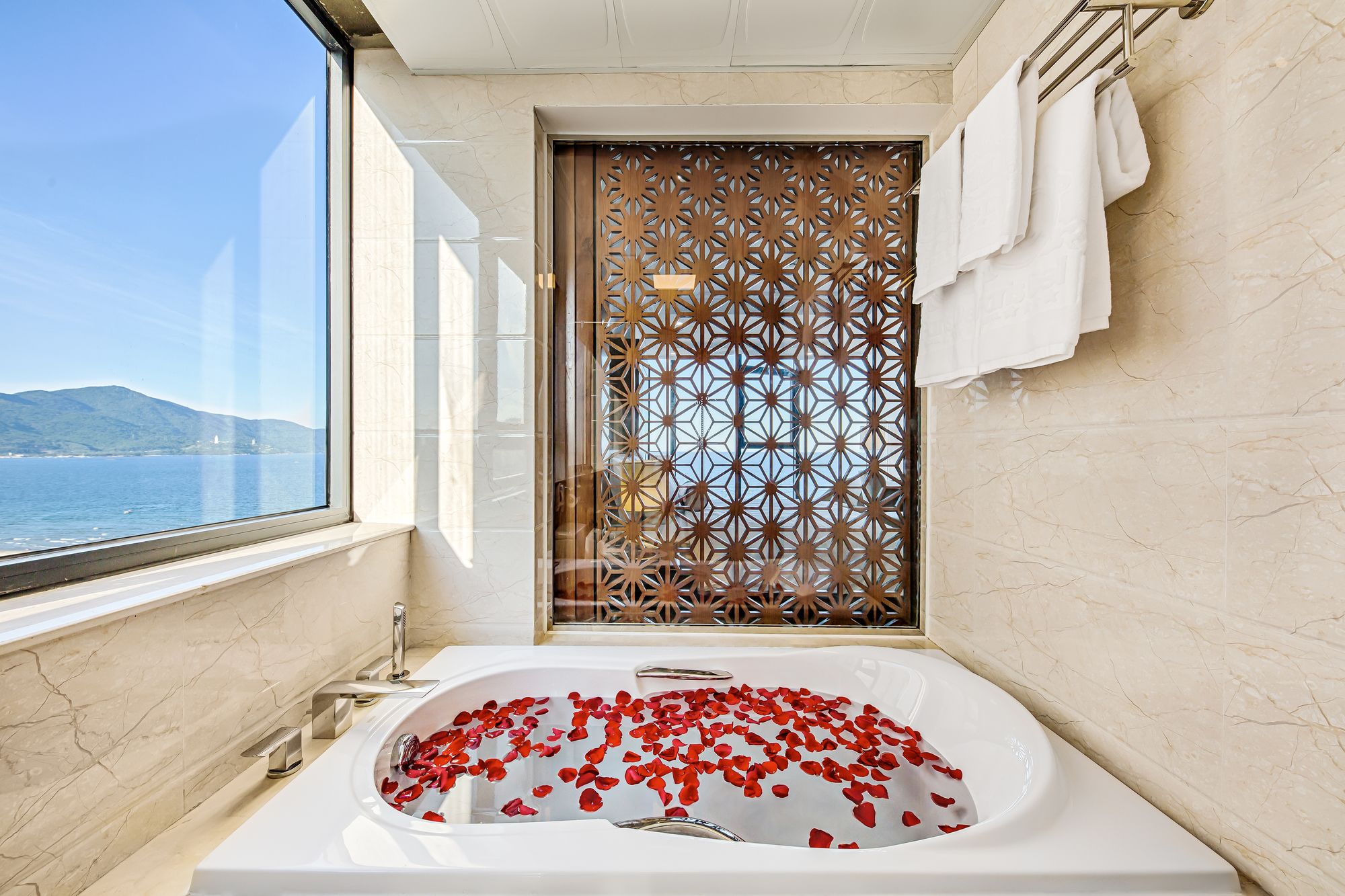 Фото Paris Deli Danang Beach Hotel