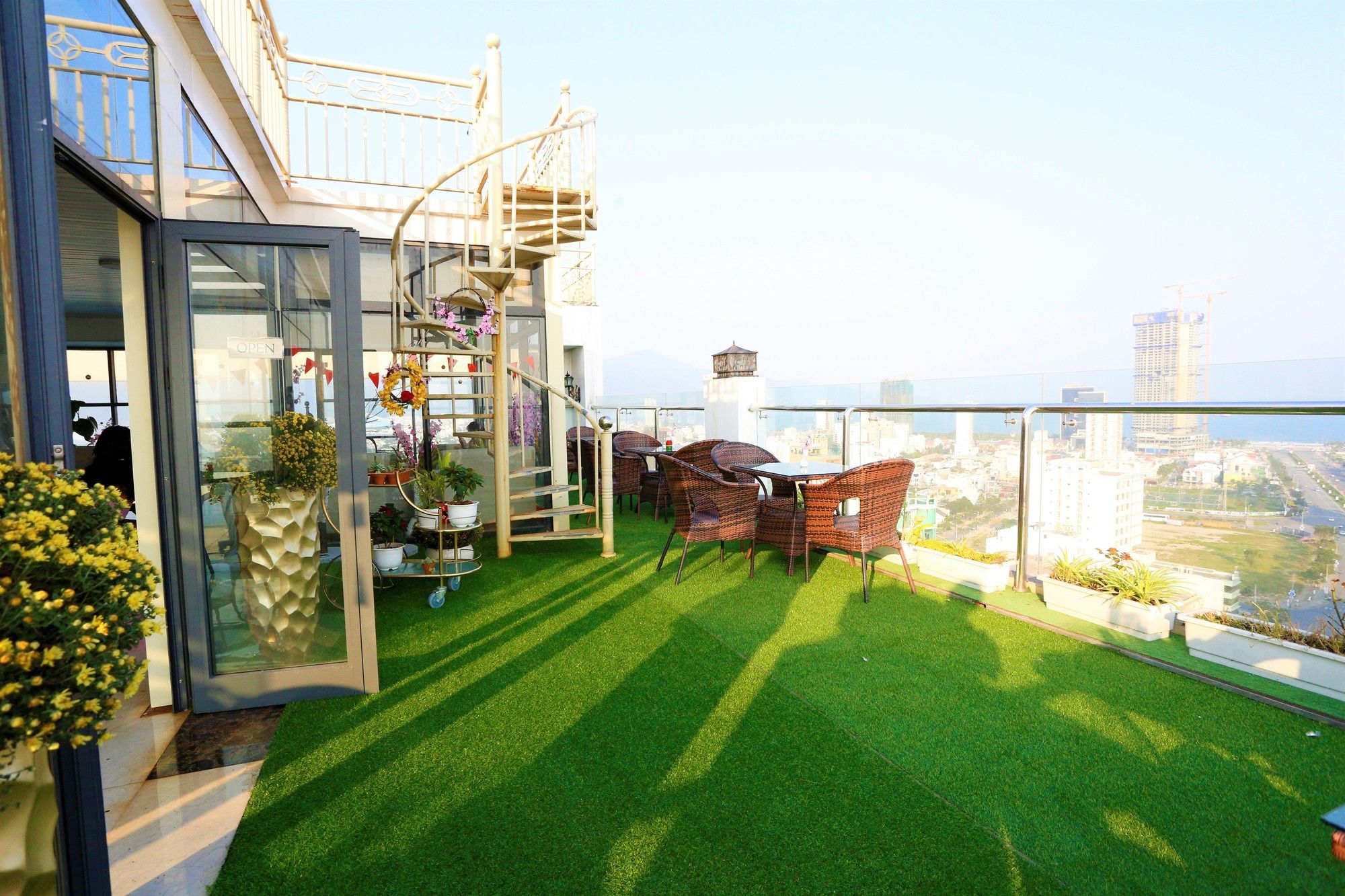 Фото Luxtery Hotel