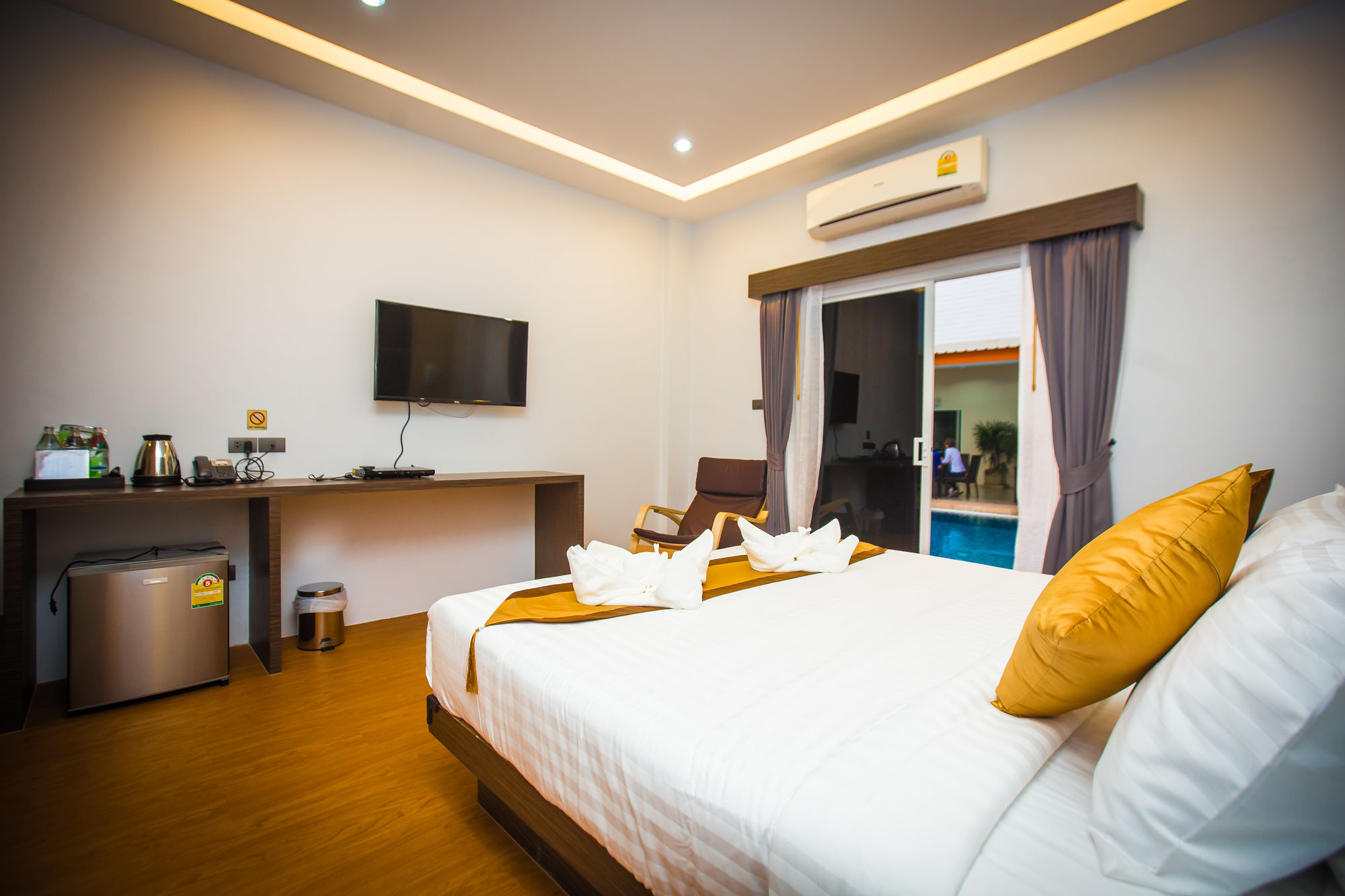 Фото The S. G Hotel