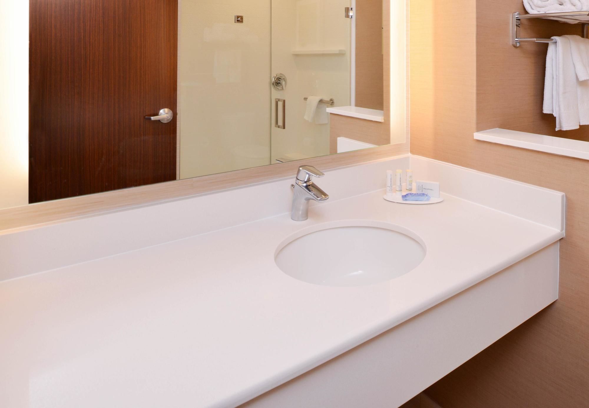 Фото Fairfield Inn & Suites by Marriott Martinsburg