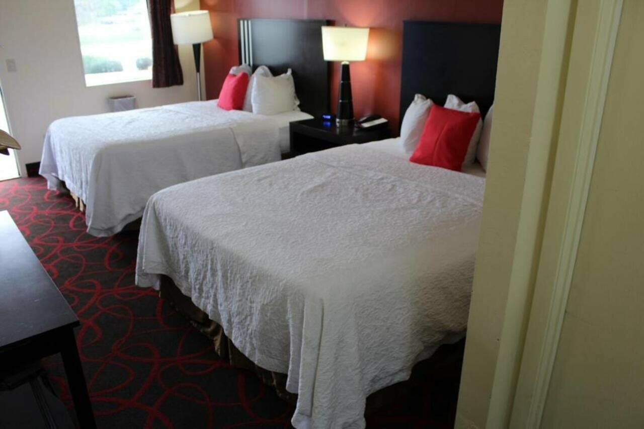 Фото Travelodge by Wyndham Richmond In