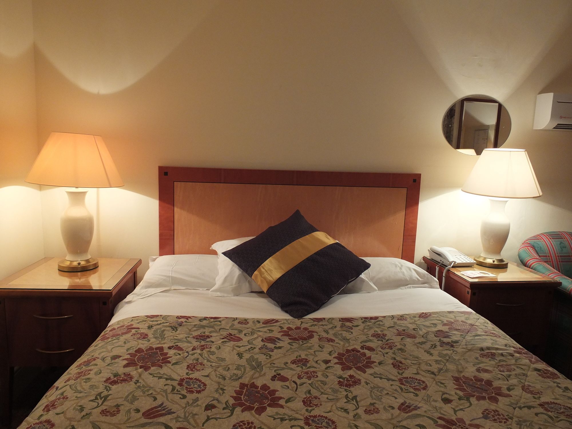 Фото Euro Bar and Hotel