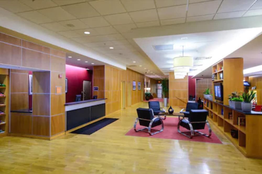 Фото Metro Points Hotel