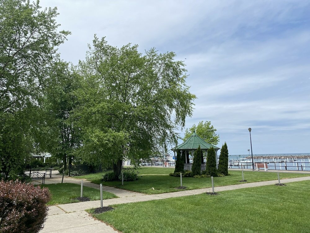 Фото Clarion Hotel Conference Center on Lake Erie