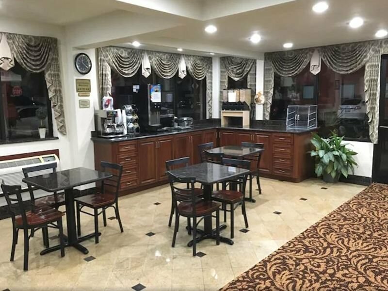 Фото A Victory Inn - West Dearborn