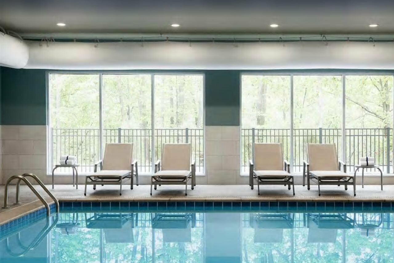 Фото Holiday Inn Express & Suites Aurora, an Ihg Hotel