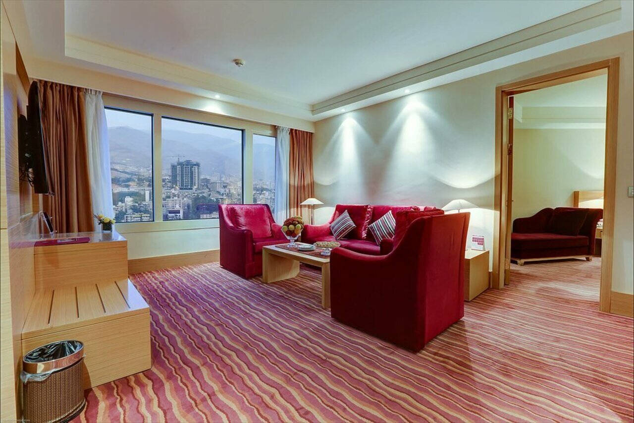 Фото Parsian Azadi Hotel