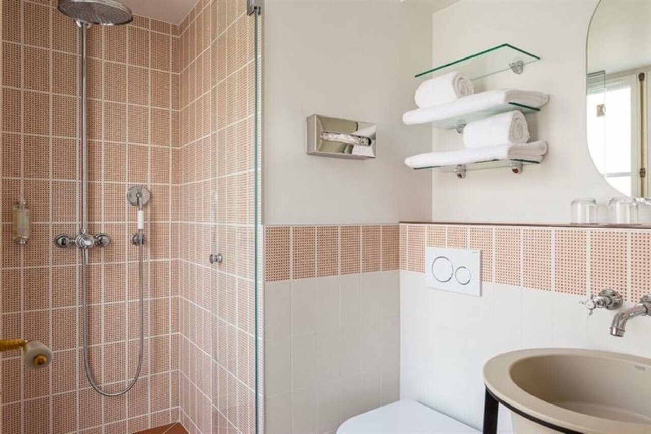 Фото Hotel Bonsoir Madame