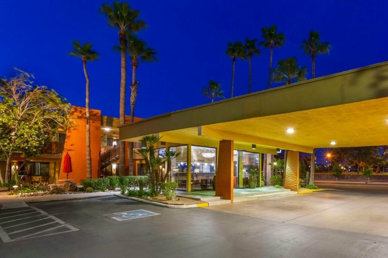 Фото Best Western Royal Sun Inn & Suites