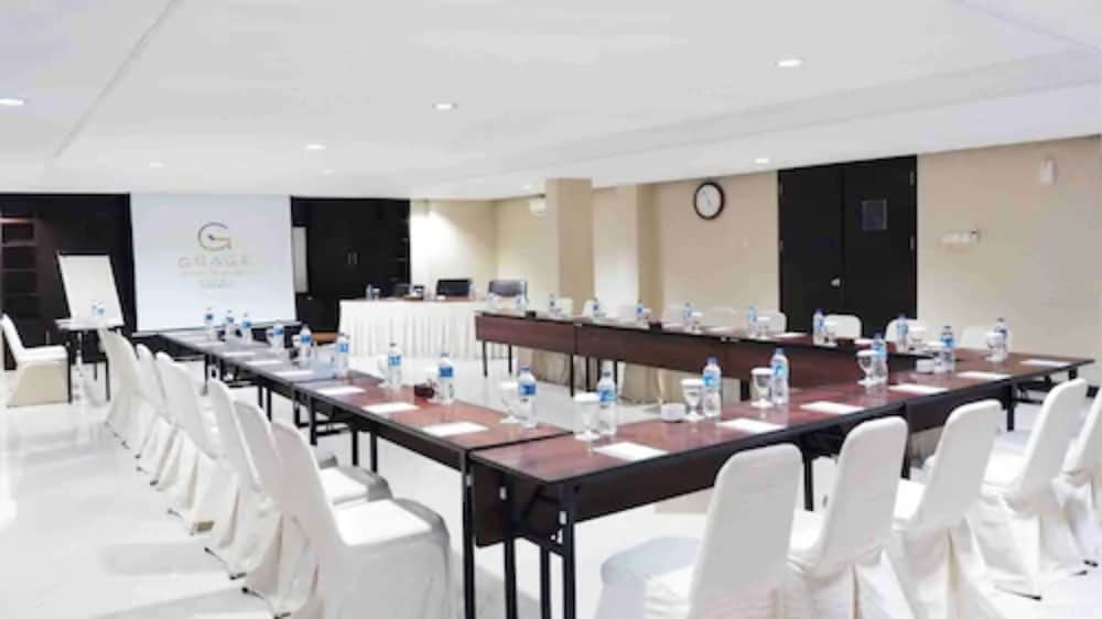 Фото Grage Hotel Cirebon