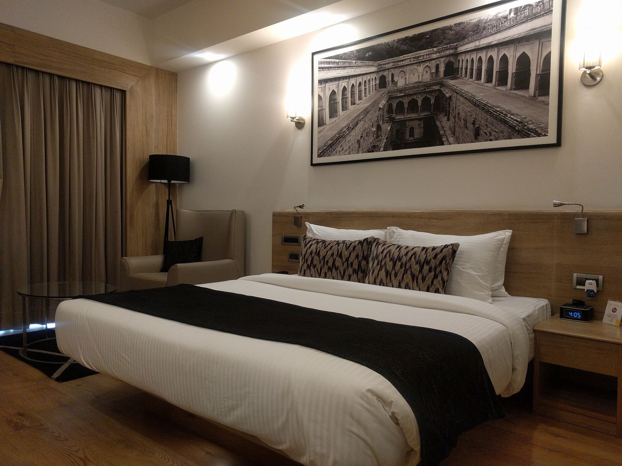 Фото Lemon Tree Premier City Center Gurugram