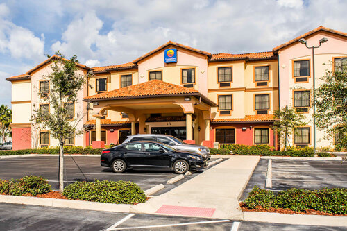 Внешний вид отеля Comfort Inn & Suites Northeast - Gateway в Сент-Питерсберге, фото 1